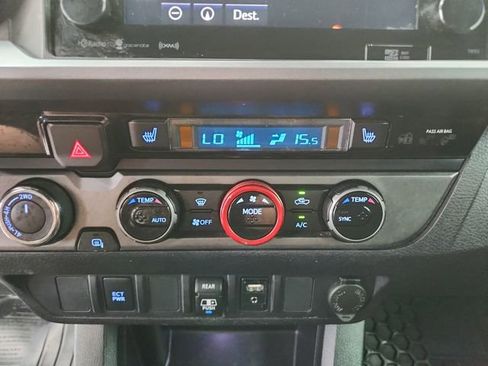 Used 2018 Toyota Tacoma TRD Sport image 29