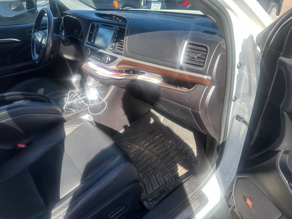 Used 2016 Toyota Highlander Limited w/ Driver Technology Package AWD/4WD image 28