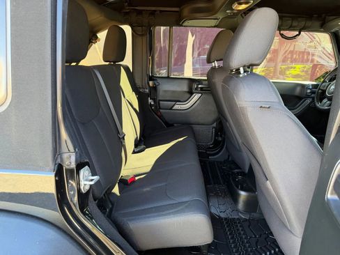 Used 2018 Jeep Wrangler Unlimited Sport S image 18