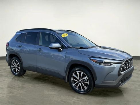 Used 2024 Toyota Corolla Cross XLE image 12