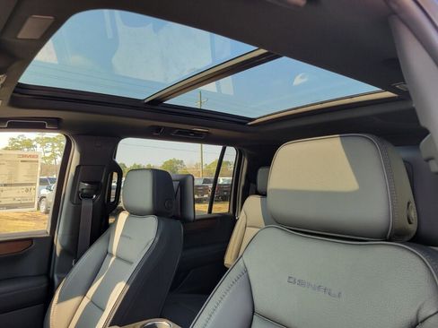 New 2026 GMC Yukon XL Denali w/ Denali Reserve Package RWD image 26