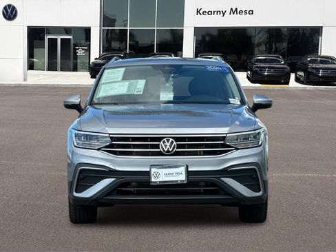 Certified 2024 Volkswagen Tiguan SE FWD image 9
