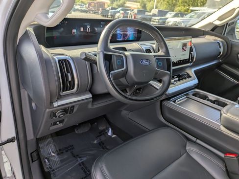 Used 2025 Ford Expedition Max Platinum AWD/4WD image 16