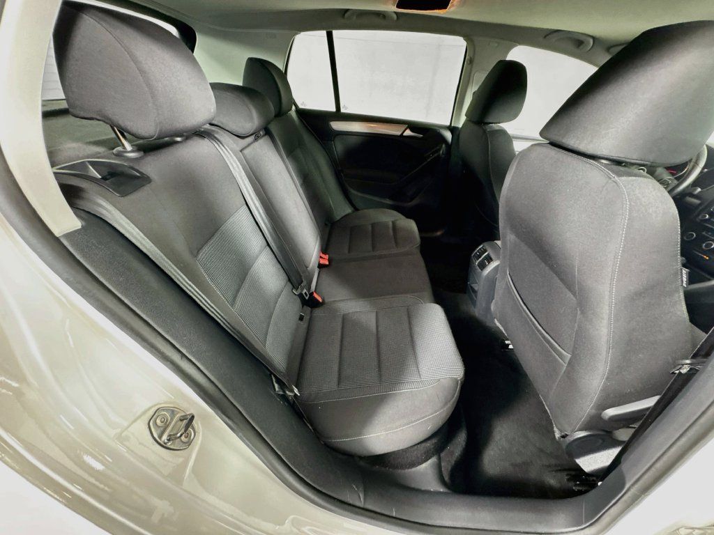 Used 2013 Volkswagen Golf TDI FWD image 31