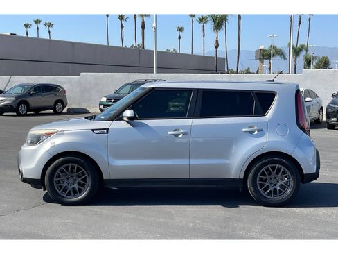 Used 2016 Kia Soul FWD image 2