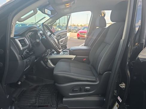Used 2019 Nissan Titan SV w/ SV Convenience Package image 12