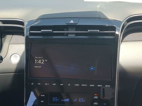 Certified 2024 Hyundai Tucson Limited image 17