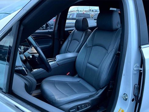 Used 2024 Buick Enclave Premium image 25