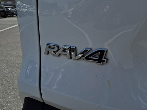 Used 2019 Toyota RAV4 XLE w/ Carpet Mat Package AWD/4WD image 30
