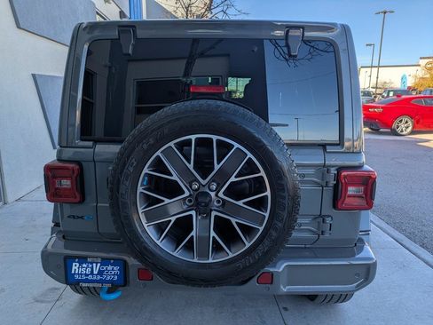 Used 2022 Jeep Wrangler Unlimited Sahara AWD/4WD image 4