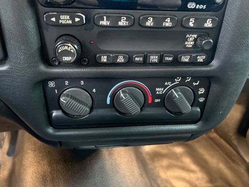 Used 2003 Chevrolet S10 Pickup 2WD Regular Cab w/ Convenience Package image 14