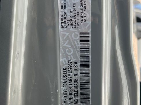 Used 2021 Jeep Gladiator Sport image 35