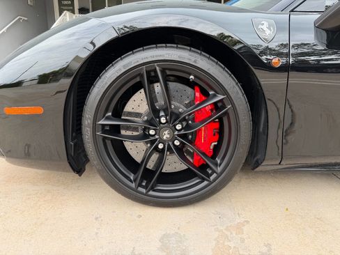 Used 2019 Ferrari 488 GTB RWD image 9