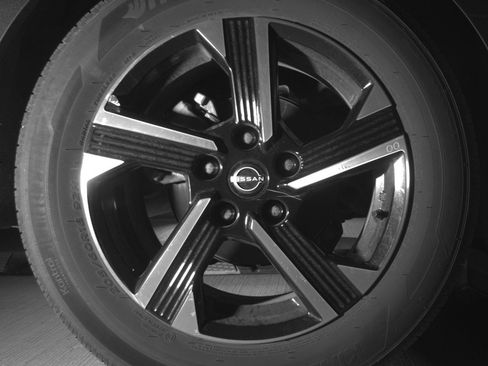 Used 2025 Nissan Sentra SV FWD image 15