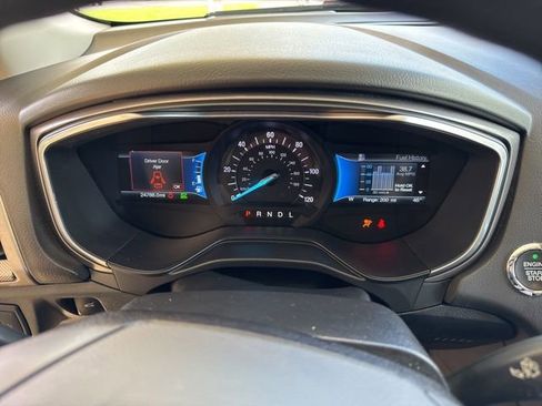 Used 2020 Ford Fusion SE FWD image 16