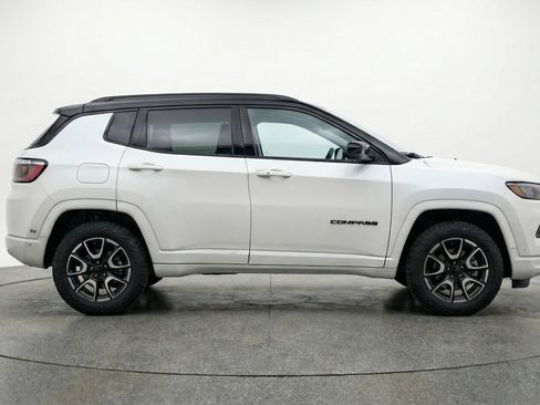 Used 2025 Jeep Compass Trailhawk AWD/4WD image 11
