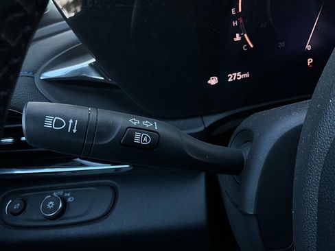 Used 2025 Buick Envista Sport Touring image 35