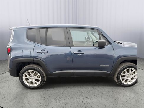 Used 2023 Jeep Renegade Latitude AWD/4WD image 3