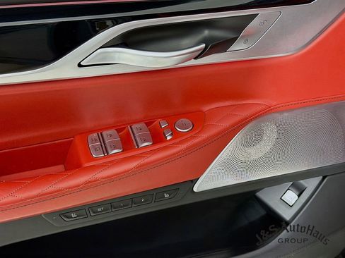 Used 2022 BMW 750i xDrive w/ Luxury Rear Seating Package image 23