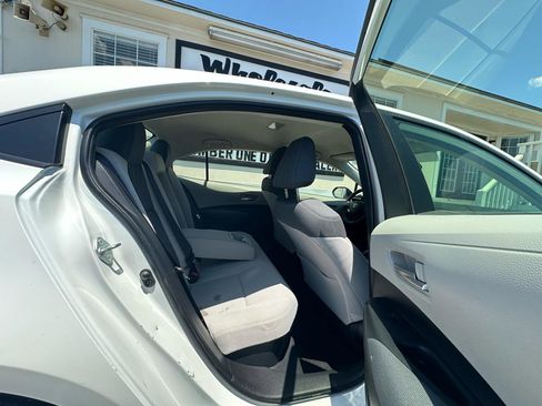 Used 2020 Toyota Corolla LE FWD image 26