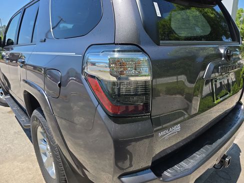 Used 2022 Toyota 4Runner SR5 Premium w/ Moonroof Package RWD image 6
