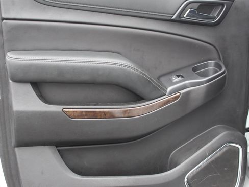 Used 2019 Chevrolet Suburban LT image 28