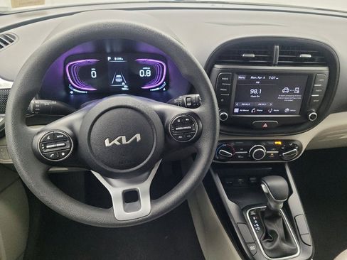 Used 2025 Kia Soul LX image 22
