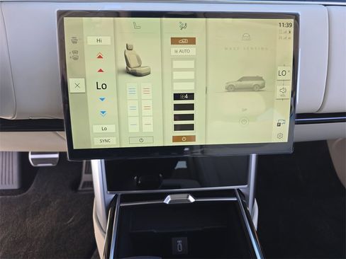 New 2026 Land Rover Range Rover SE image 24