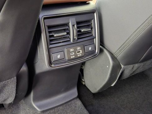 Used 2025 Subaru Forester Touring AWD/4WD image 18