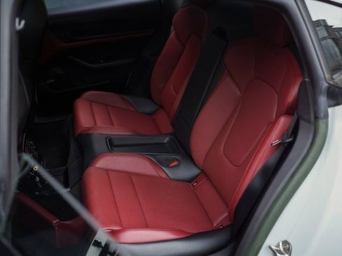 Used 2022 Porsche Taycan image 23