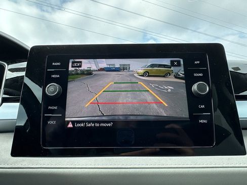 New 2025 Volkswagen Taos SE image 23