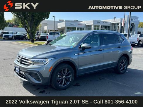 Used 2022 Volkswagen Tiguan SE image 1