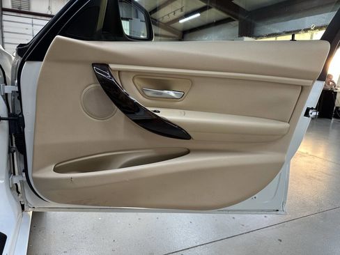 Used 2014 BMW 320i Sedan image 16