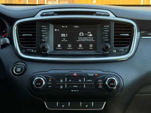 Used 2018 Kia Sorento EX image 16