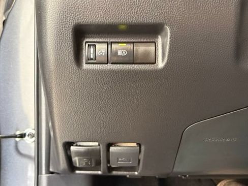 Used 2025 Toyota RAV4 XLE FWD image 32