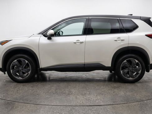 Used 2025 Nissan Rogue SV FWD image 5