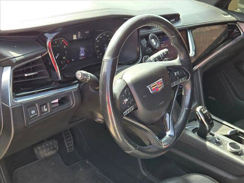 Used 2020 Cadillac XT6 Premium Luxury FWD image 9