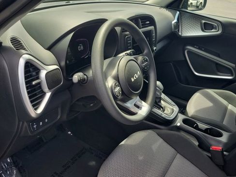 Used 2025 Kia Soul LX w/ LX Technology Package FWD image 15