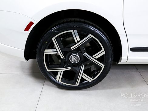 New 2026 Rolls-Royce Cullinan Black Badge AWD/4WD image 41