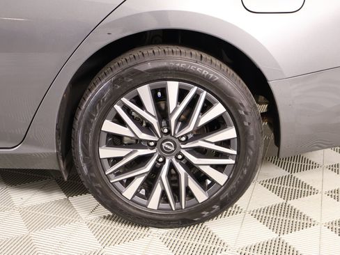 Used 2024 Nissan Altima 2.5 SV AWD/4WD image 17