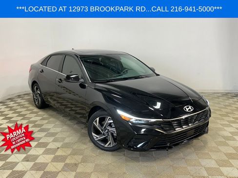 Used 2024 Hyundai Elantra SEL w/ Convenience Package image 3