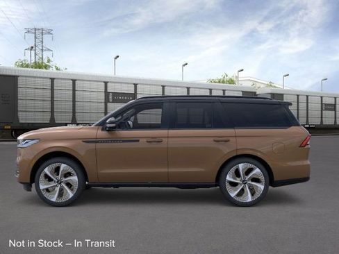 New 2026 Lincoln Navigator Black Label w/ Black Label Special Edition AWD/4WD image 4
