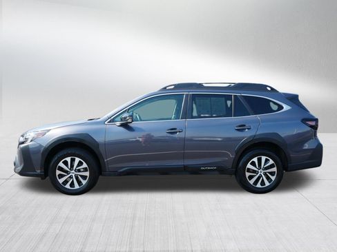 Used 2025 Subaru Outback Premium AWD/4WD image 4