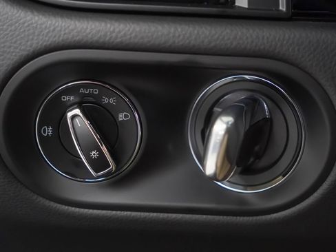 Certified 2026 Porsche Macan AWD/4WD image 25