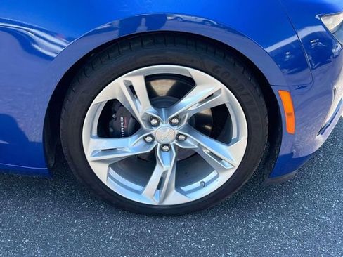 Used 2023 Chevrolet Camaro LT RWD image 9