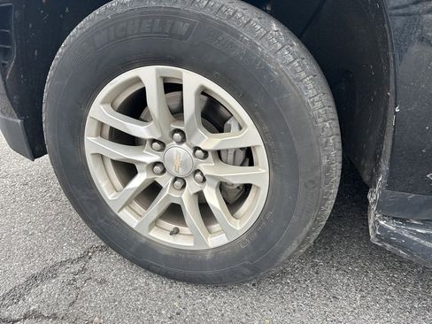 Used 2023 Chevrolet Suburban LS image 9