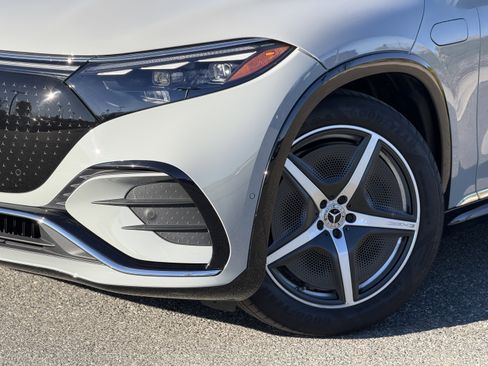 Certified 2023 Mercedes-Benz EQS 580 4MATIC SUV image 4
