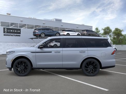 New 2026 Lincoln Navigator Reserve AWD/4WD image 3