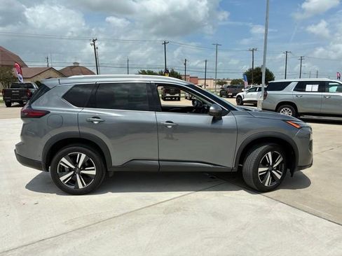 Used 2026 Nissan Rogue SL FWD image 2