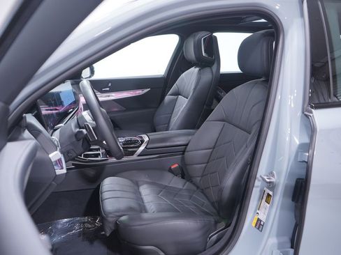 Used 2025 BMW i7 eDrive50 w/ M Sport Package image 7